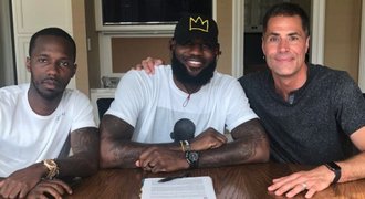 LeBron už je oficiálně hráčem Lakers. Smlouva mu vynese tři a půl miliardy