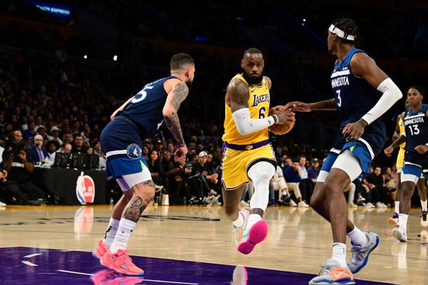 Pokud se vyhne LeBronu Jamesovi zranění, v lednu by měl překonat letitý rekord v počtu bodů v NBA Pokud se vyhne LeBronu Jamesovi zranění, v lednu by měl překonat letitý rekord v počtu bodů v NBA