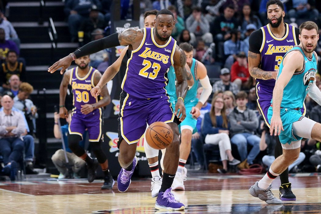 Los Angeles Lakers s LeBronem Jamesem v sestavě budou jedním z favoritů play off NBA