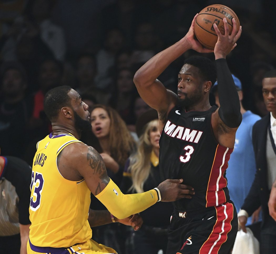 Lebron James a Dwyane Wade, dlouholetí přátelé, stanuli proti sobě