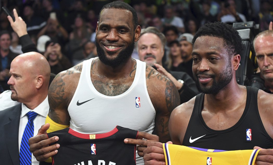 Lebron James a Dwyane Wade, dlouholetí přátelé, stanuli proti sobě