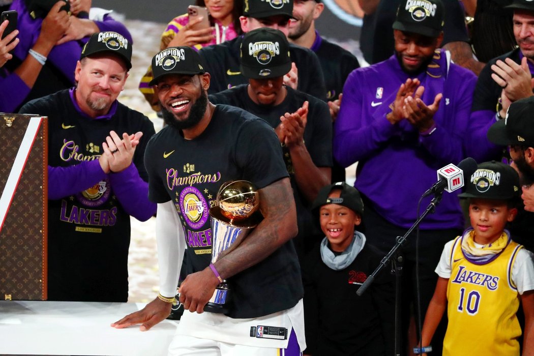 Basketbalisté Los Angeles Lakers získali 17. titul v NBA.