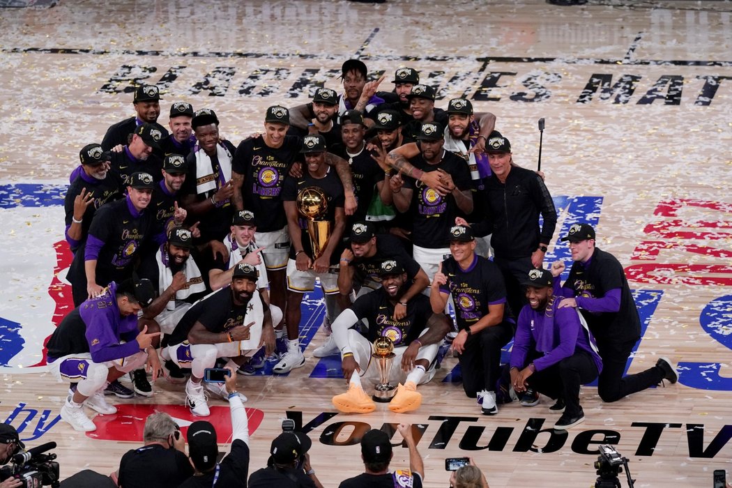 Basketbalisté Los Angeles Lakers získali 17. titul v NBA.