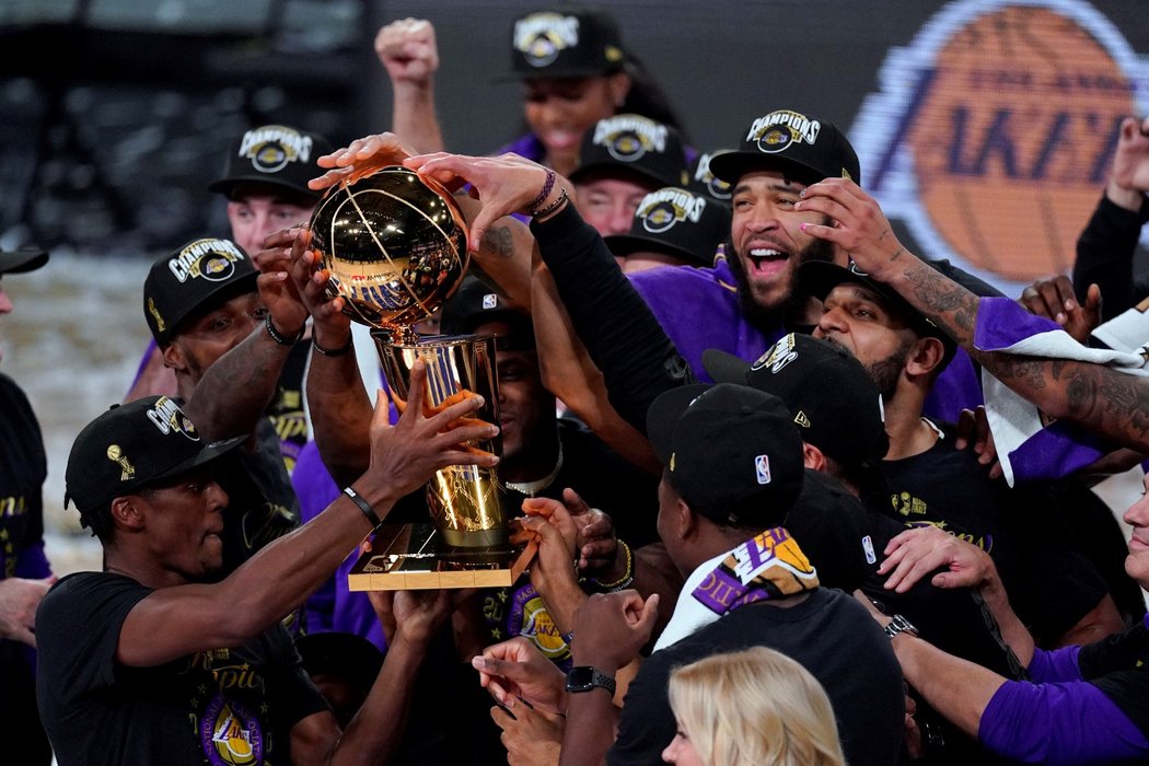 Basketbalisté Los Angeles Lakers získali 17. titul v NBA.