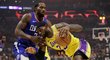 Los Angeles Lakers v prvním zápase letošní sezony proti Los Angeles Clippers