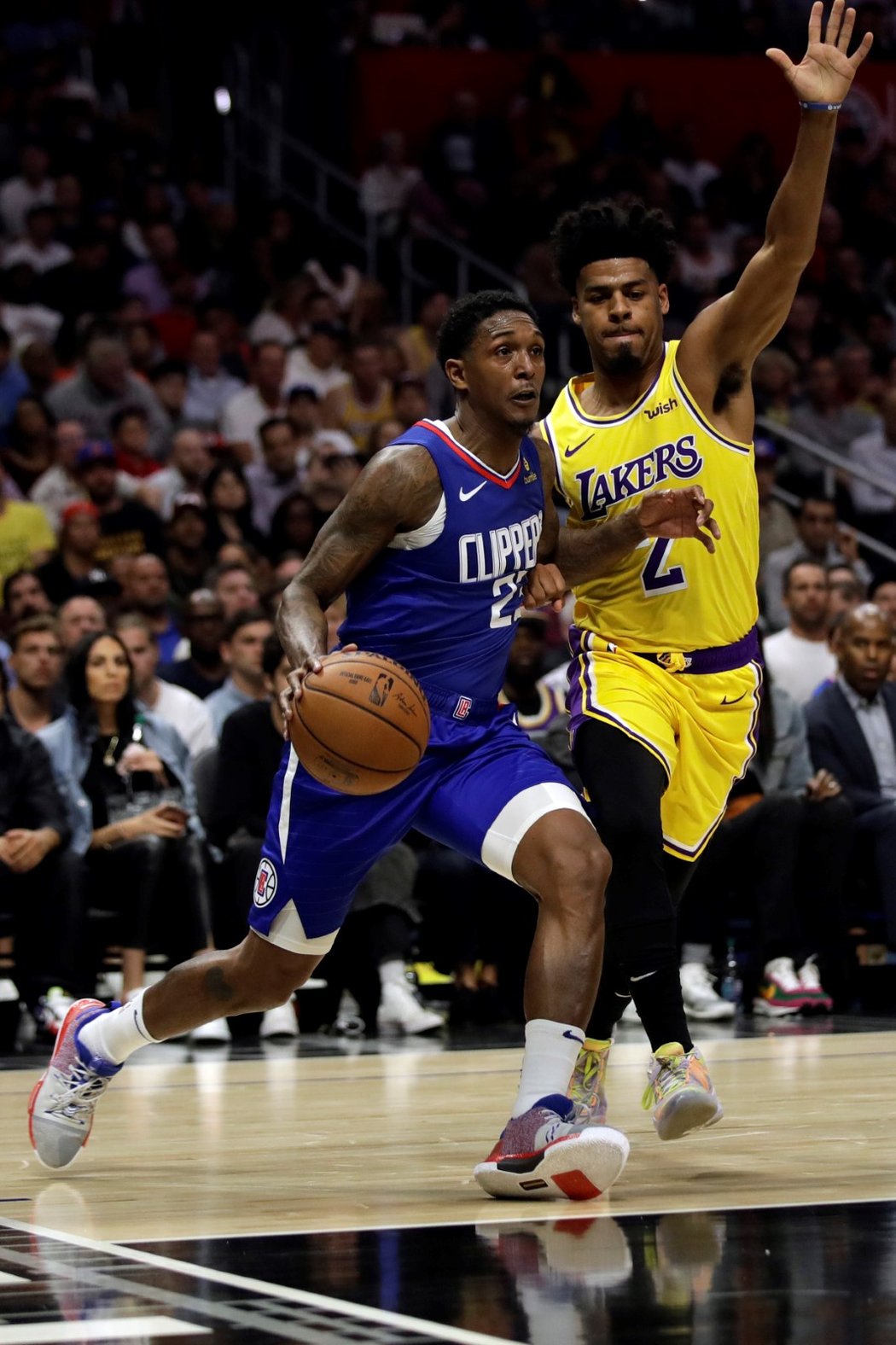 Los Angeles Lakers v prvním zápase letošní sezony proti Los Angeles Clippers