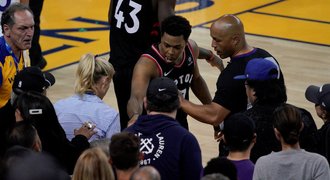 Incident při finále NBA! Divák strčil do Lowryho, pak mu ještě nadával