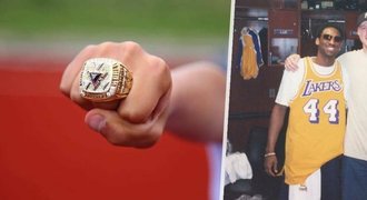 Bojuje za vlast. Teď mistr NBA prodává prsteny, které vyhrál s legendárním Kobem Bojuje za vlast. Teď mistr NBA prodává prsteny, které vyhrál s legendárním Kobem