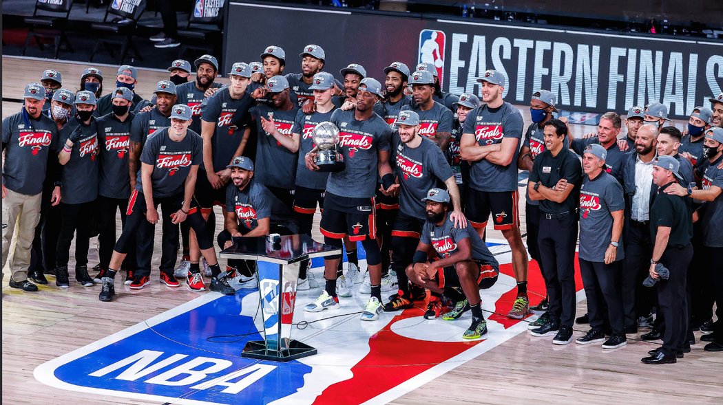 Miami Heat v šestém semifinále udolali Boston 125:113 a do finále se probojovali poprvé od roku 2014, kdy v jejich dresu zářil LeBron James, jemuž nyní budou čelit.