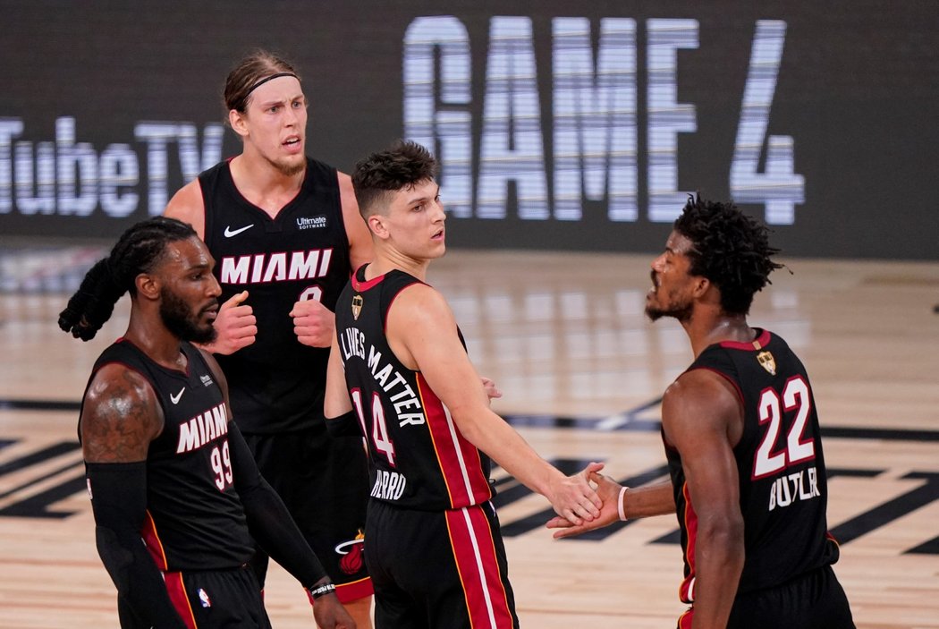 Basketbalisté Miami porazili ve třetím finále NBA Los Angeles Lakers a stáhli sérii na 1:2 na zápasy. Čtyřiceti body zazářil Jimmy Butler