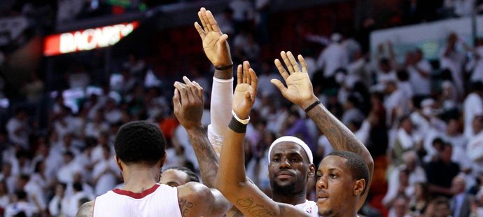 Basketbalisté Miami vyhráli rozhodující sedmý zápas nad Bostonem na domácí půdě 101:88 a po roce si opět zahrají o titul v NBA.