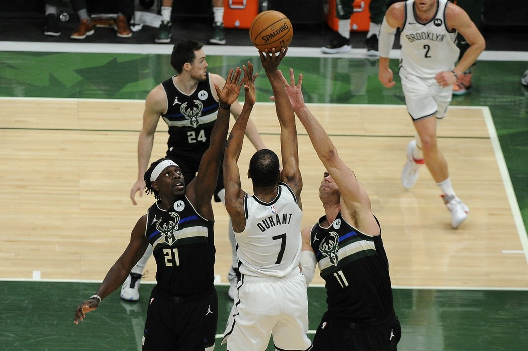 Střelce Duranta sice Milwaukee nezastavilo ani tentokrát, ale jeho 32 bodů Brooklynu nestačilo