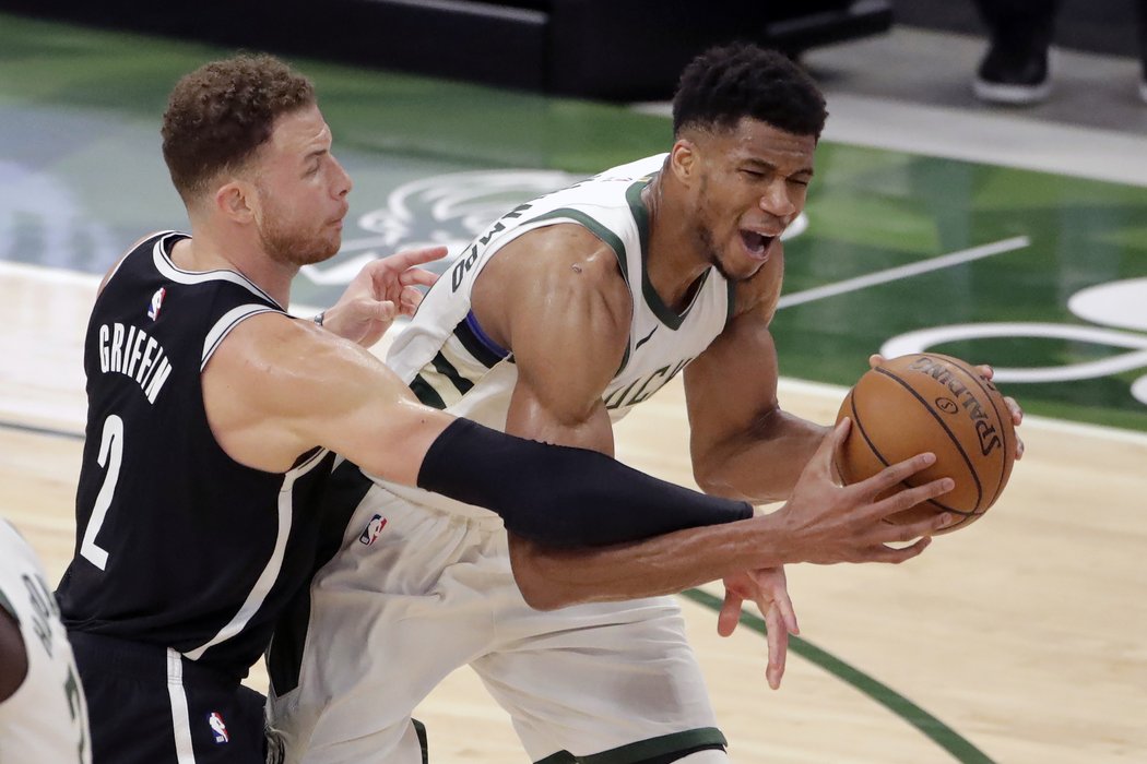 Giannis Antetokounmpo skvělým výkonem srazil Brooklyn