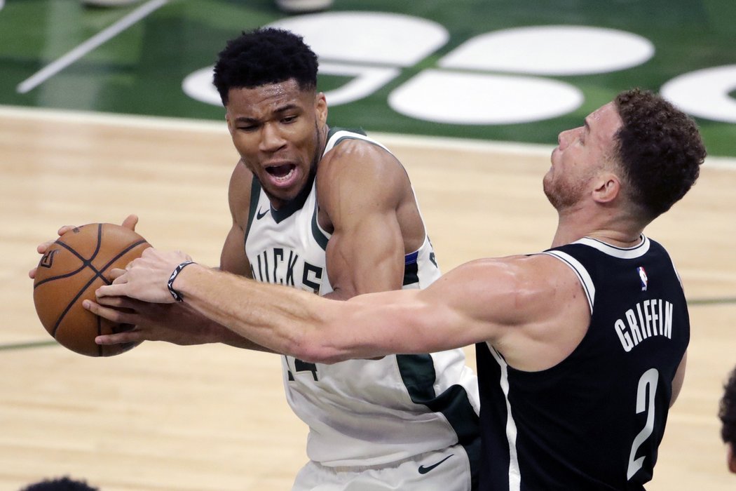 Giannis Antetokounmpo skvělým výkonem srazil Brooklyn