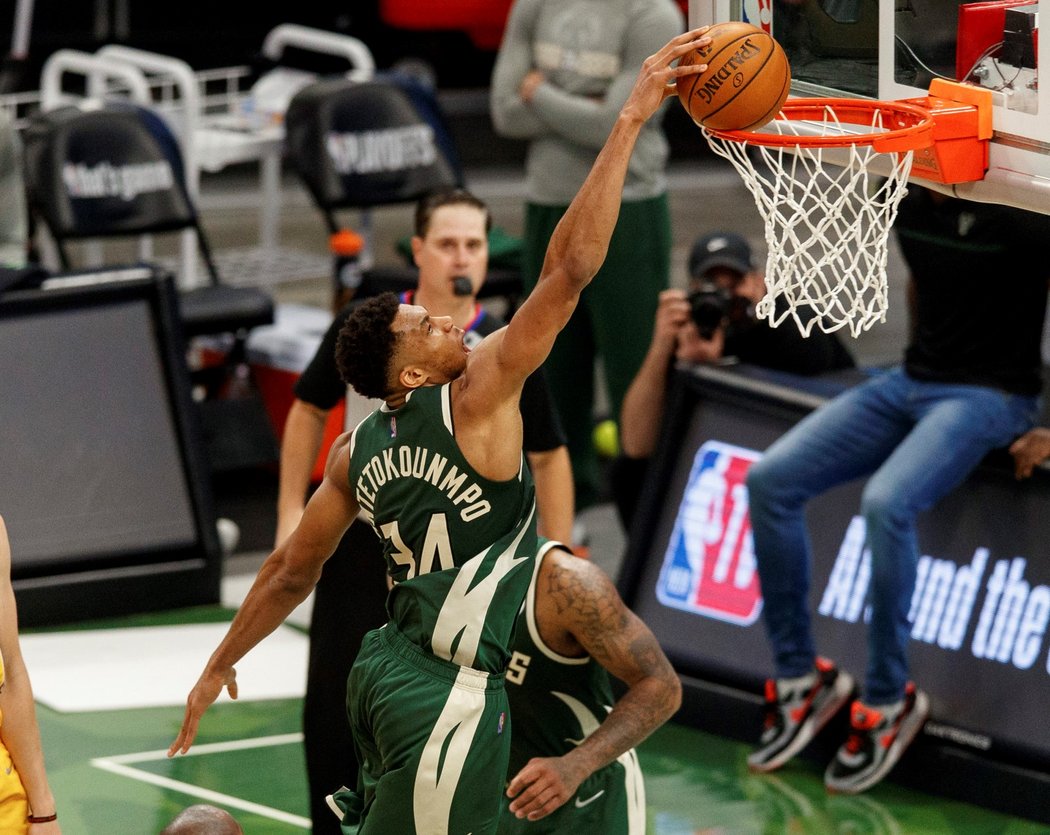 Basketbalisté Milwaukee vyhráli první zápas play off NBA nad Miami