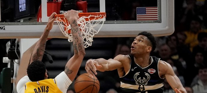 Milwaukee zdolalo v bitvě nejlepších týmů NBA Lakers