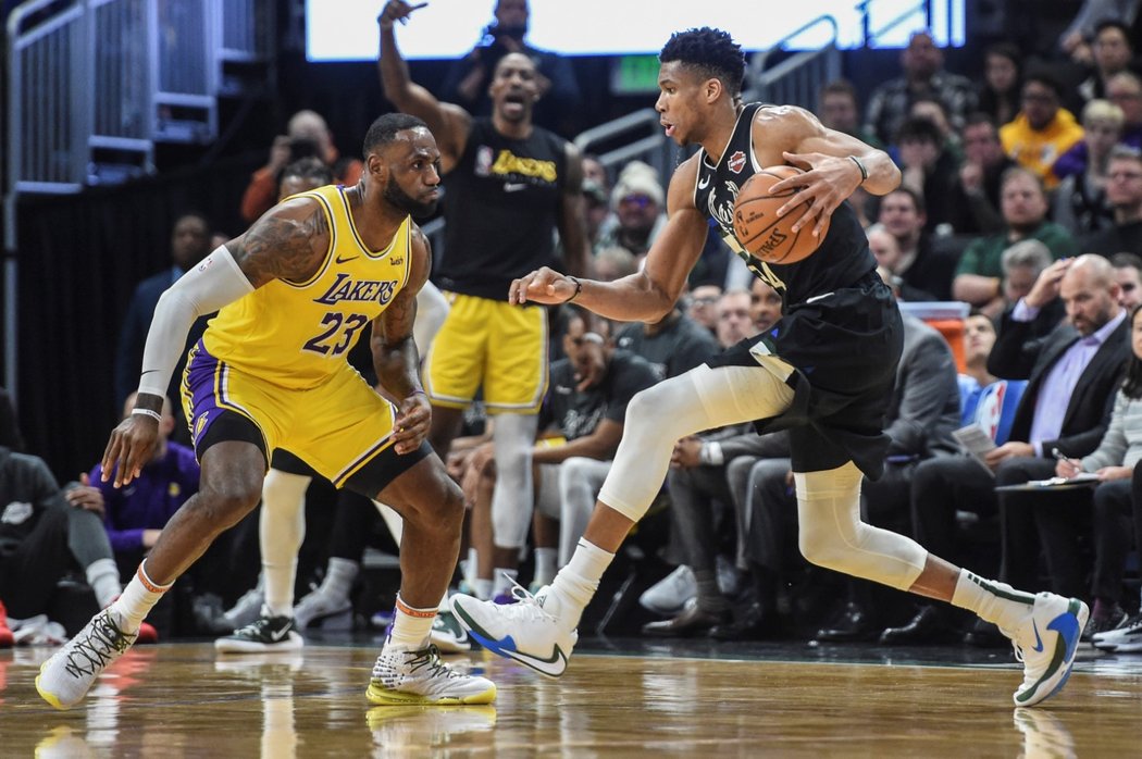 Milwaukee zdolalo v bitvě nejlepších týmů NBA Lakers
