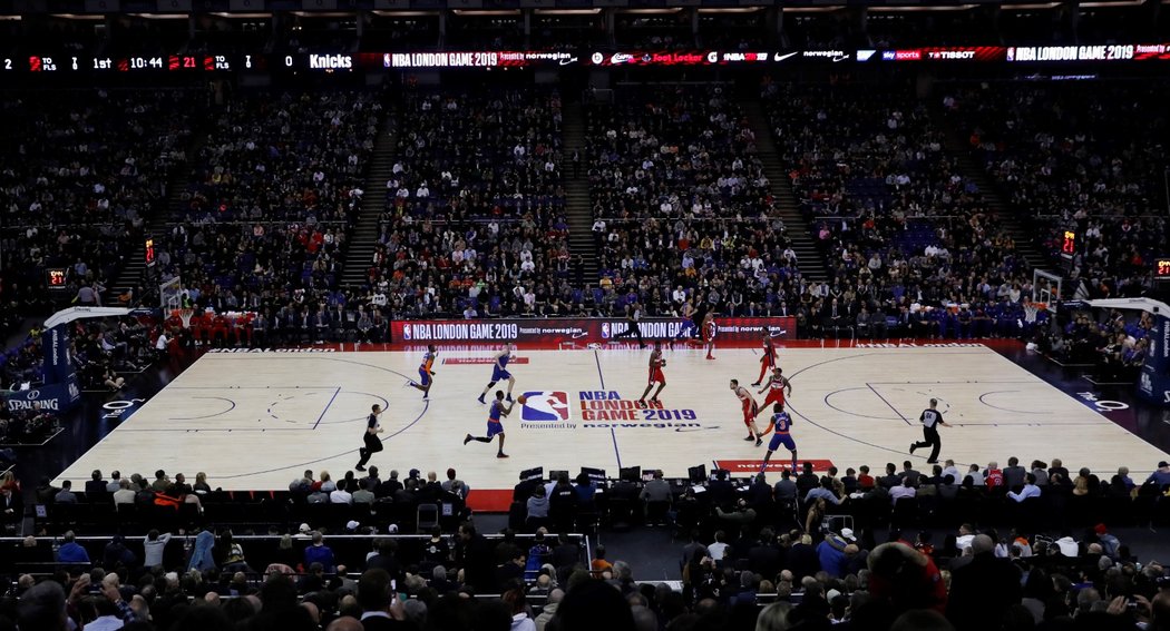 Na utkání NBA mezi Washingtonem a New Yorkem Knicks se zaplnila celé londýnská O2 arena