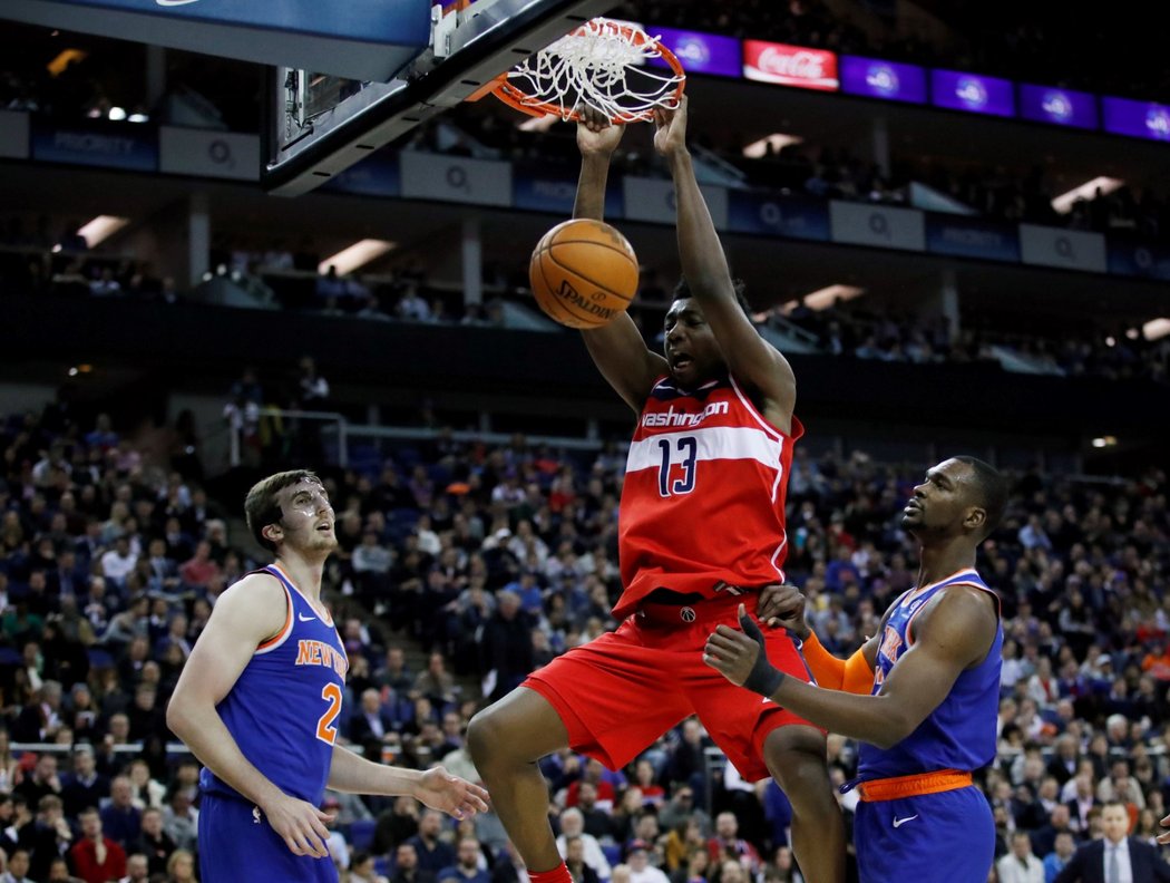 Thomas Bryant patřil k nejlepším hráčům Washingtonu v utkání NBA Global Games v Londýně