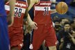 Český basketbalista Tomáš Satoranský si při utkání NBA v Londýně připsal 12 bodů, pět asistencí a dva doskoky