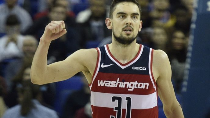 Tomáš Satoranský byl při utkání NBA v Londýně vidět hlavně v prvním poločase, ve kterém nasázel 12 bodů