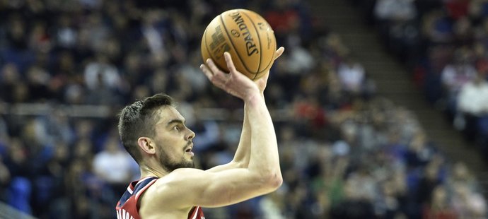 Tomáš Satoranský byl u velké výhry Washingtonu proti New York Knicks v utkání NBA v Londýně