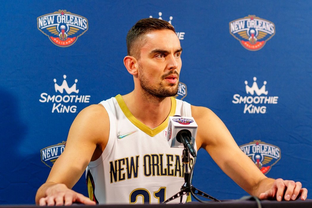 Tomáš Satoranský v novém dresu na mediálním dni New Orleans Pelicans