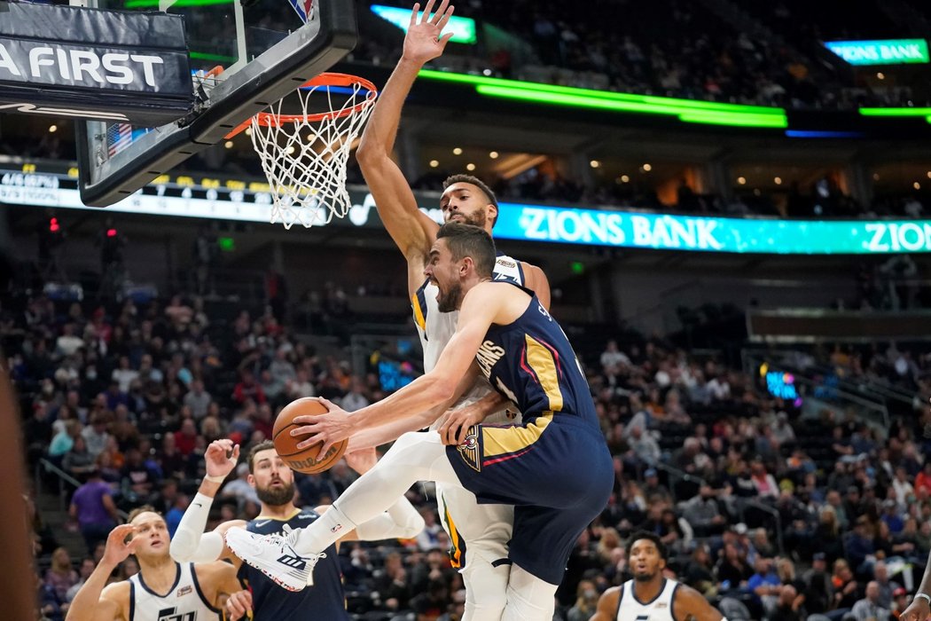 Tomáš Satoranský v přípravném duelu mezi New Orleans a Utahem