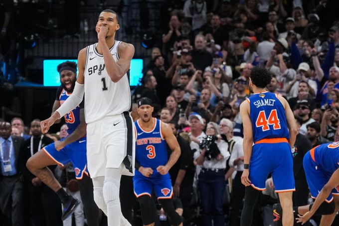 Boj o titul v NBA: Wembanyama při poslední střele zklamal, Knicks vedou 2:0. Chystá se Trump Boj o titul v NBA: Wembanyama při poslední střele zklamal, Knicks vedou 2:0. Chystá se Trump