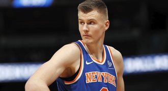 Velká výměna v NBA! Porzingis míří z New Yorku do Dallasu, dres mění 7 hráčů