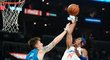 Český basketbalista Oklahomy Vít Krejčí si v utkání  Los Angeles Clippers vylepšil střelecký rekord v NBA