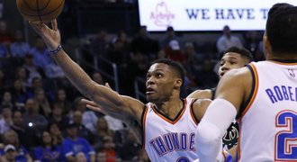 Oklahoma přestřílela Milwaukee, zářili Westbrook a Durant