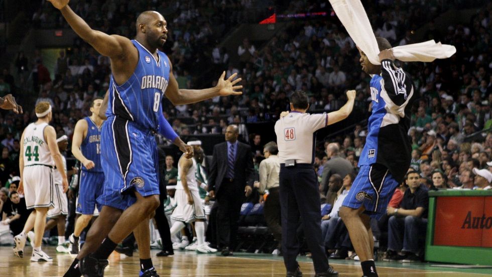 Radost basketbalistů Orlanda - Anthony Johnson a Rafer Alston (vpravo).