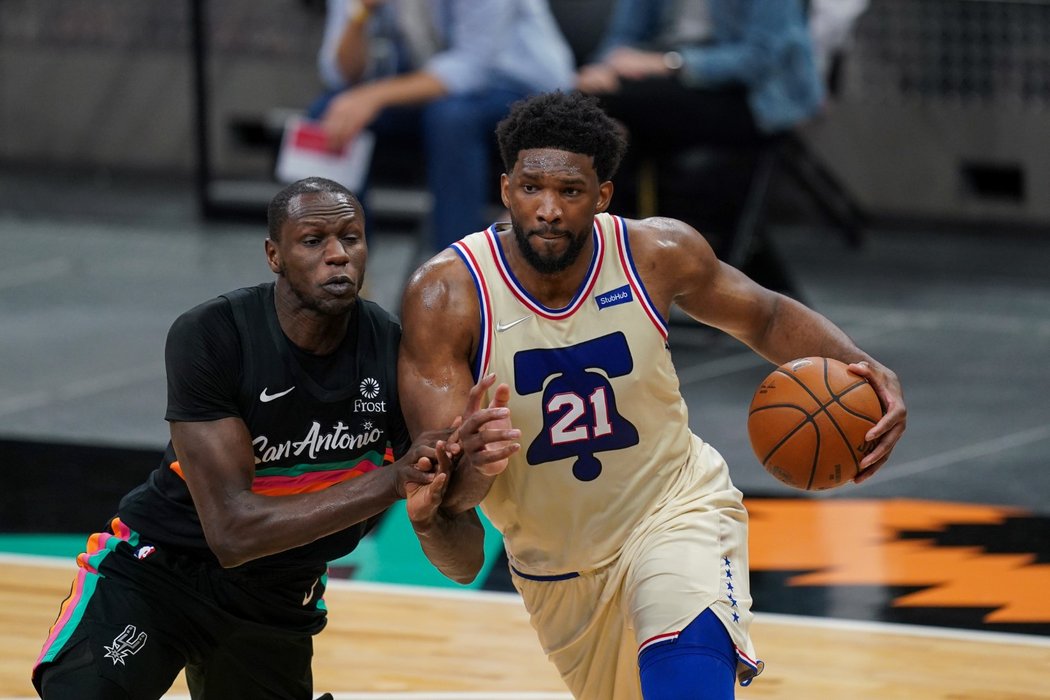 Už v základní hrací době mohl o výhře 76ers rozhodnout autor 34 bodů a 12 doskoků Joel Embiid