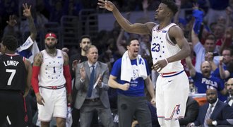 Philadelphia hladce přehrála Toronto a ujala se vedení v sérii