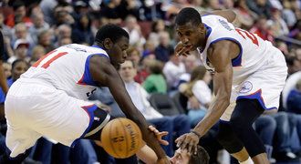 Basketbalisté San Antonia vyhráli v Torontu po druhém prodloužení