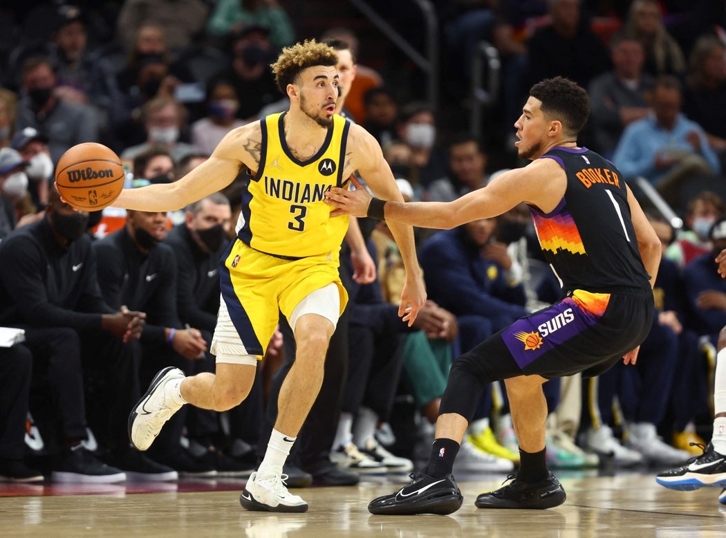 Utkání basketbalové NBA mezi Phoenixem Suns a Indianou Pacers