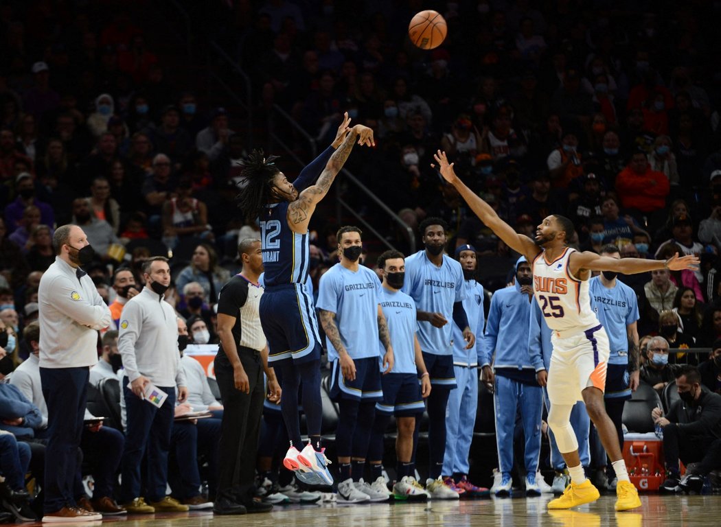 Basketbalisté Phoenixu prohráli v NBA podruhé za sebou, když těsně podlehli Memphisu 113:114