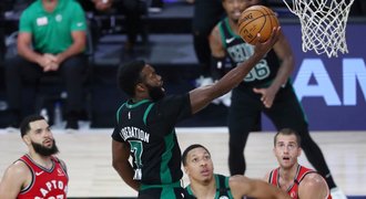 Boston dělí jedna výhra od vyřazení obhájců. V sérii vedou i Clippers