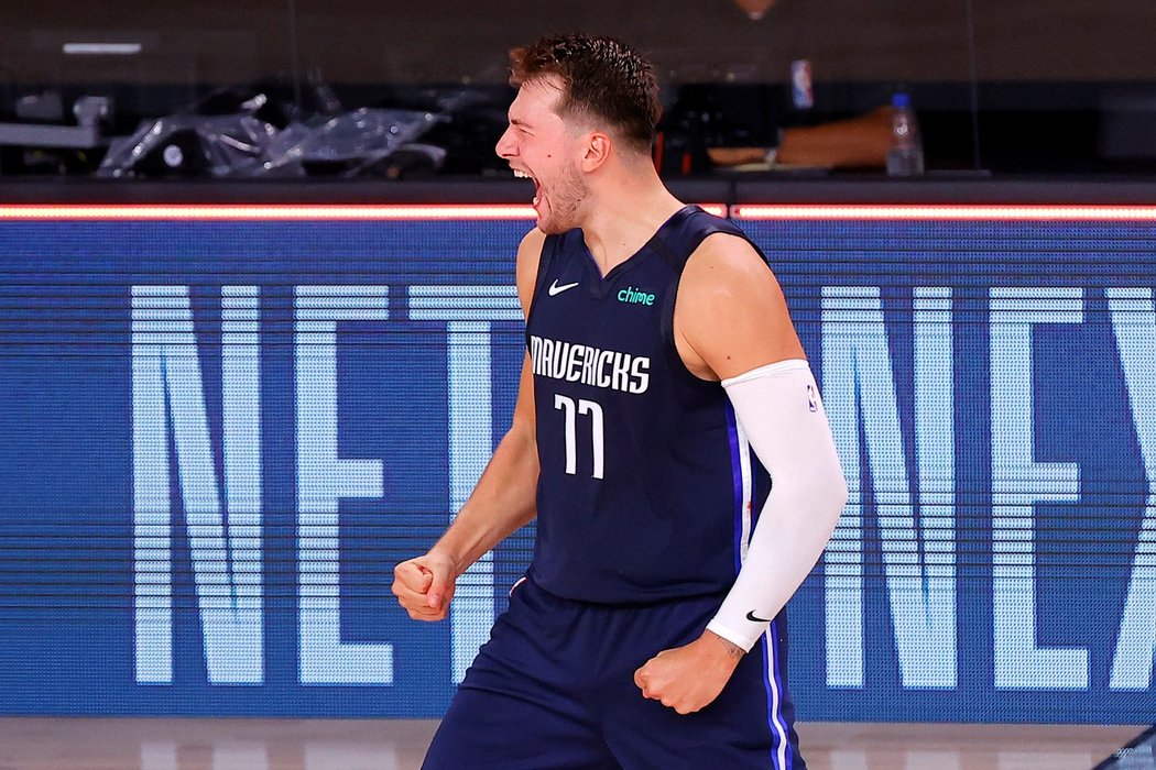 Luka Dončič rozhodl neuvěřitelnou trojkou s klaksonem o srovnání série svého Dallasu s LA Clippers