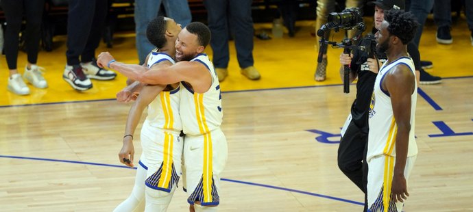 Basketbalisté Golden State vyhráli na domácím hřišti druhý zápas finále play off NBA nad Bostonem 107:88 a vyrovnali stav série na 1:1