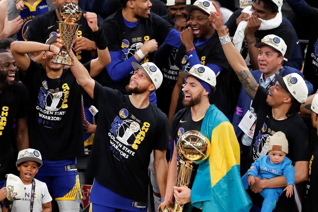 Golden State Warriors rozjíždí oslavy sedmého titulu NBA