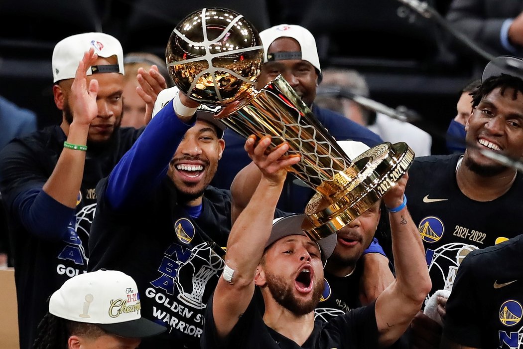 Larry O´Brien Trophy nyní patří Golden State Warriors