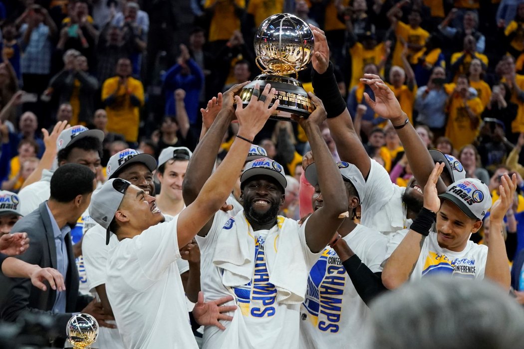 Golden State Warriors oslavují postup do finále play off NBA