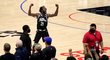 Patrick Beverley slaví postup do semifinále NBA