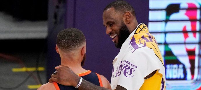 Dvě velké hvězdy NBA Stephen Curry a LeBron James se potkaly už v předkole NBA