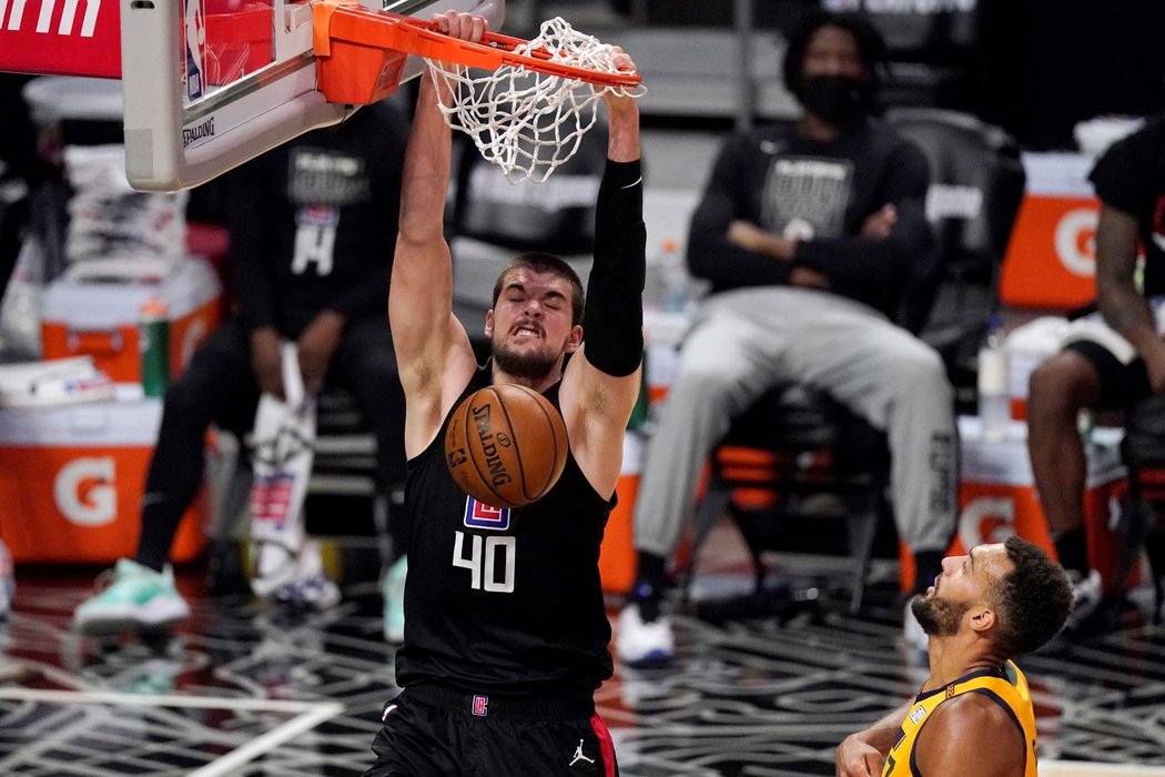 Basketbalisté Los Angeles Clippers vyrovnali sérii play off NBA s favorizovaným Utahem