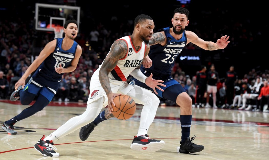 Rozehrávač Portlandu Damian Lillard zazářil 11 trojkami