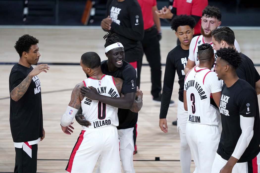 Basketbalisté Portlandu se radují z výhry a postupu do boje o play off NBA