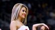 Sexy roztleskávačky klubu NBA Atlanta Hawks předvedly povedenou show ve slušivých vánočních kostýmcích